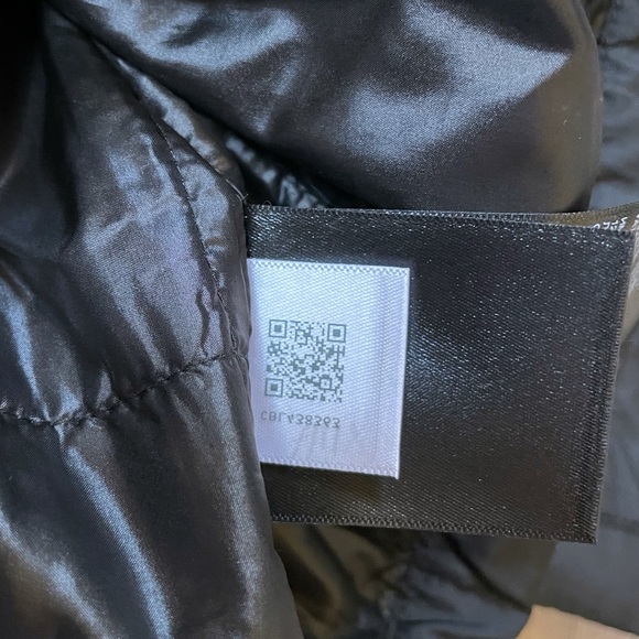 The North Face Women’s Circaloft 1/4 Zip Pullover Black Jacket - Picture 11 of 11